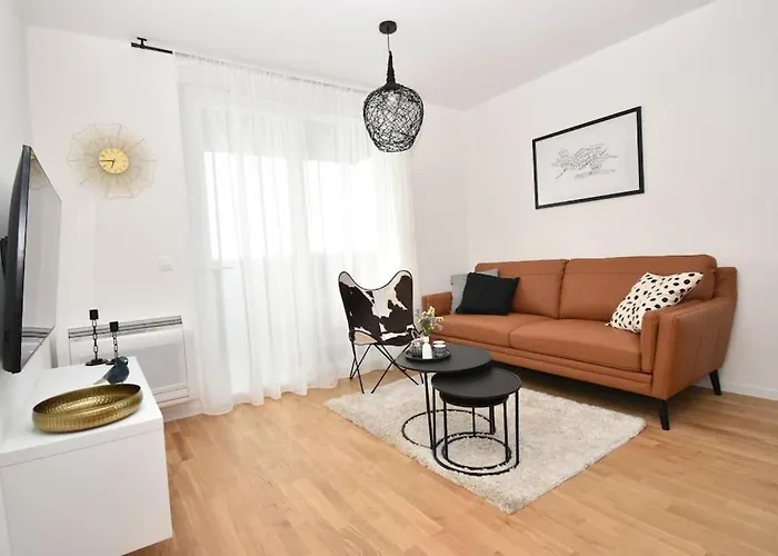 Urban Loft With Garage Place